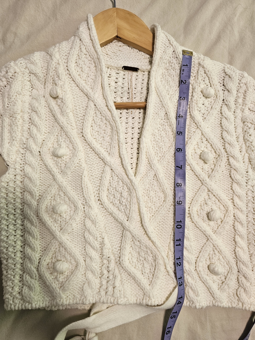 Free People Cable Knit Wrap Shrug Cream Size Medium Pompom Cotton Blend - Picture 3 of 8